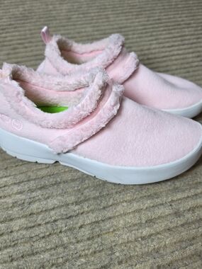 OOFOS OOcoozie Low Womens Size 7.5 Pink Casual Classic Slip-On Recovery Shoes